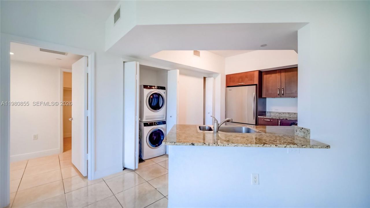 20000 E Country Club Dr , Unit 512, Aventura, FL 33180 Photo