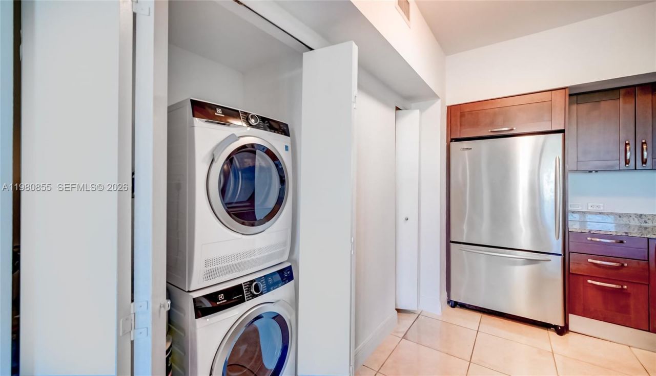 20000 E Country Club Dr , Unit 512, Aventura, FL 33180 Photo