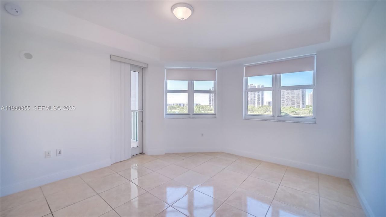 20000 E Country Club Dr , Unit 512, Aventura, FL 33180 Photo