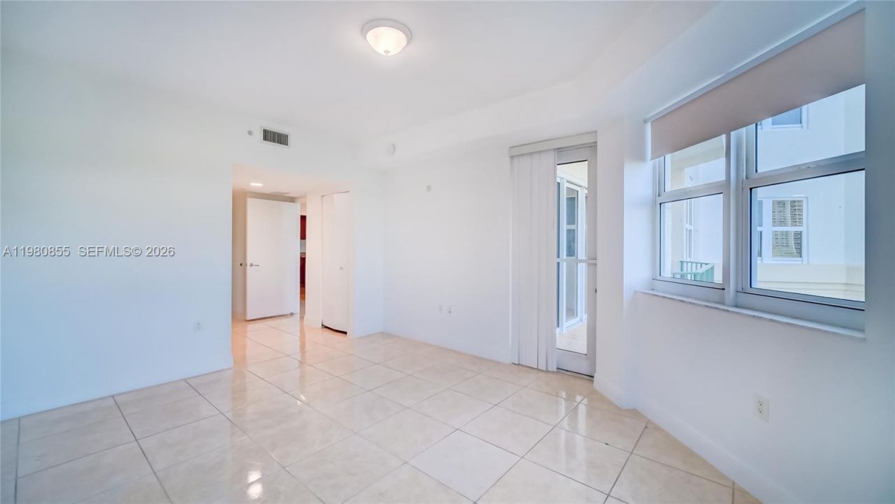 20000 E Country Club Dr , Unit 512, Aventura, FL 33180 Photo