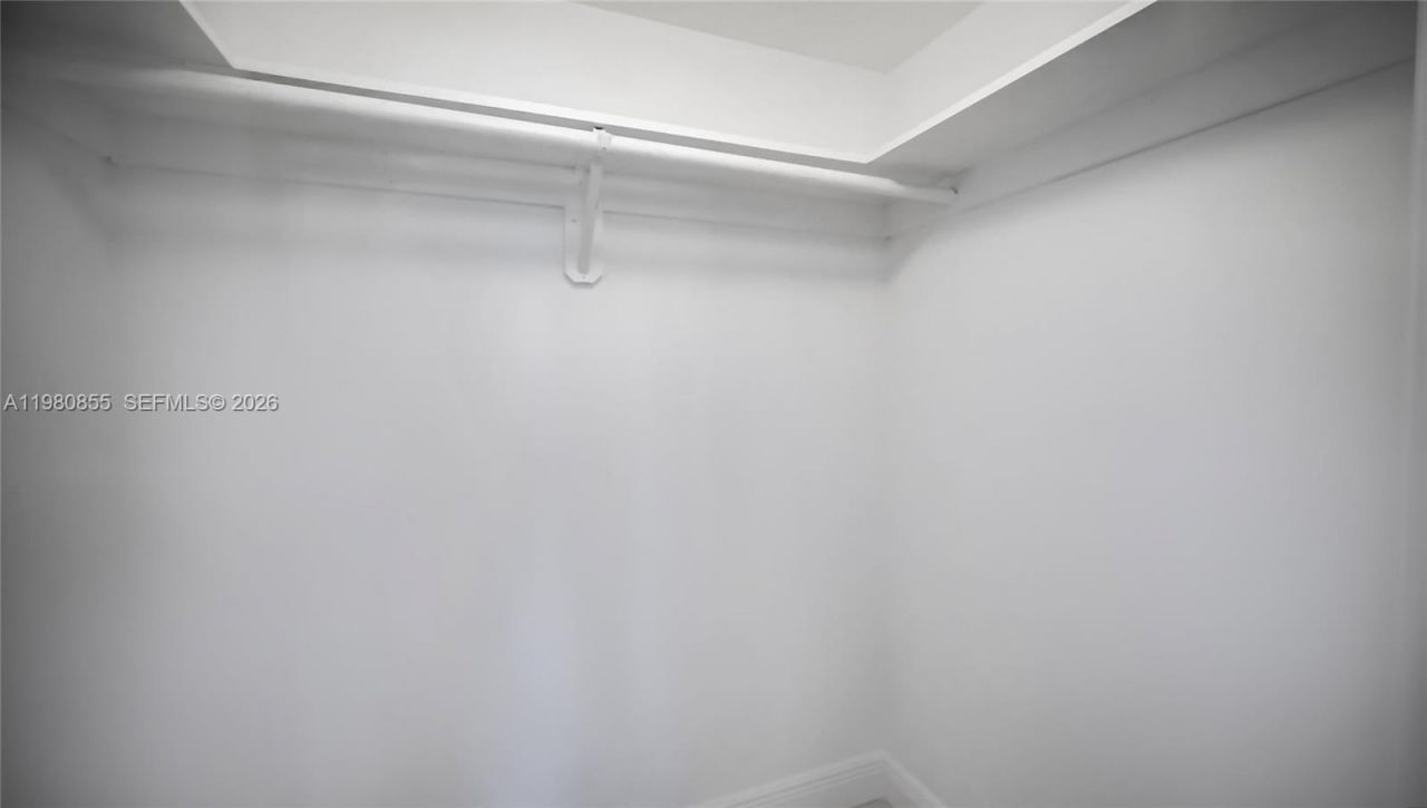 20000 E Country Club Dr , Unit 512, Aventura, FL 33180 Photo