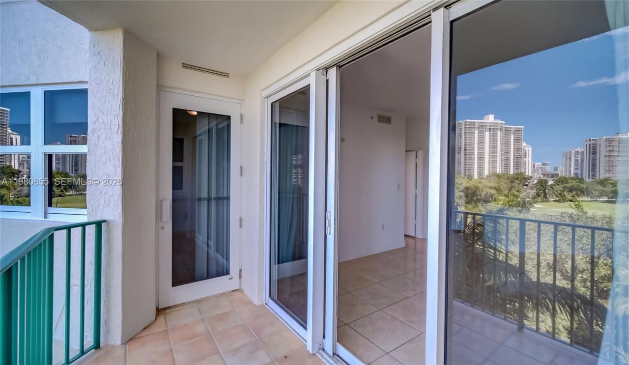 20000 E Country Club Dr , Unit 512, Aventura, FL 33180 Photo