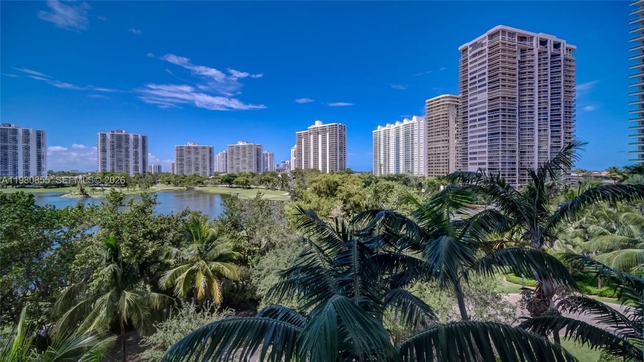 20000 E Country Club Dr , Unit 512, Aventura, FL 33180 Photo