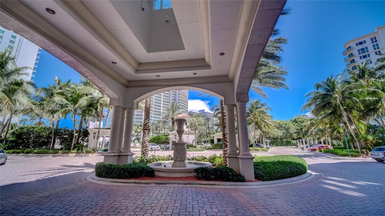 20000 E Country Club Dr , Unit 512, Aventura, FL 33180 Photo