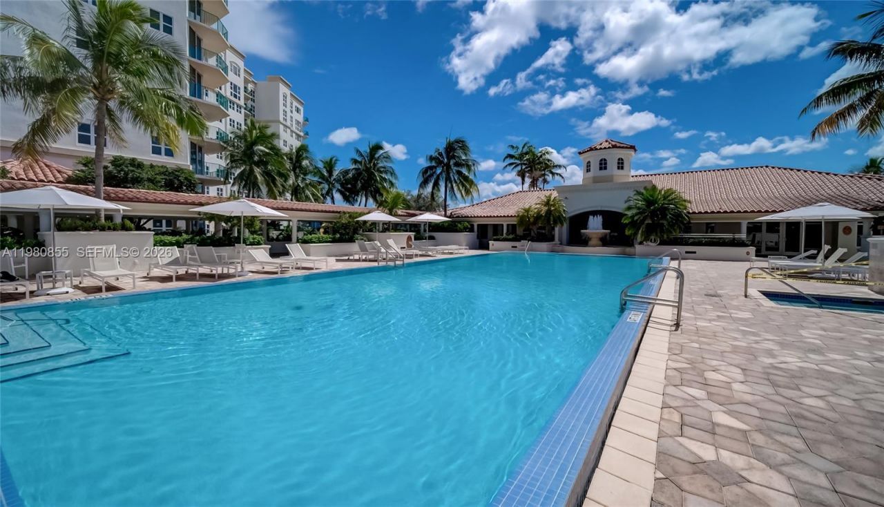 20000 E Country Club Dr , Unit 512, Aventura, FL 33180 Photo