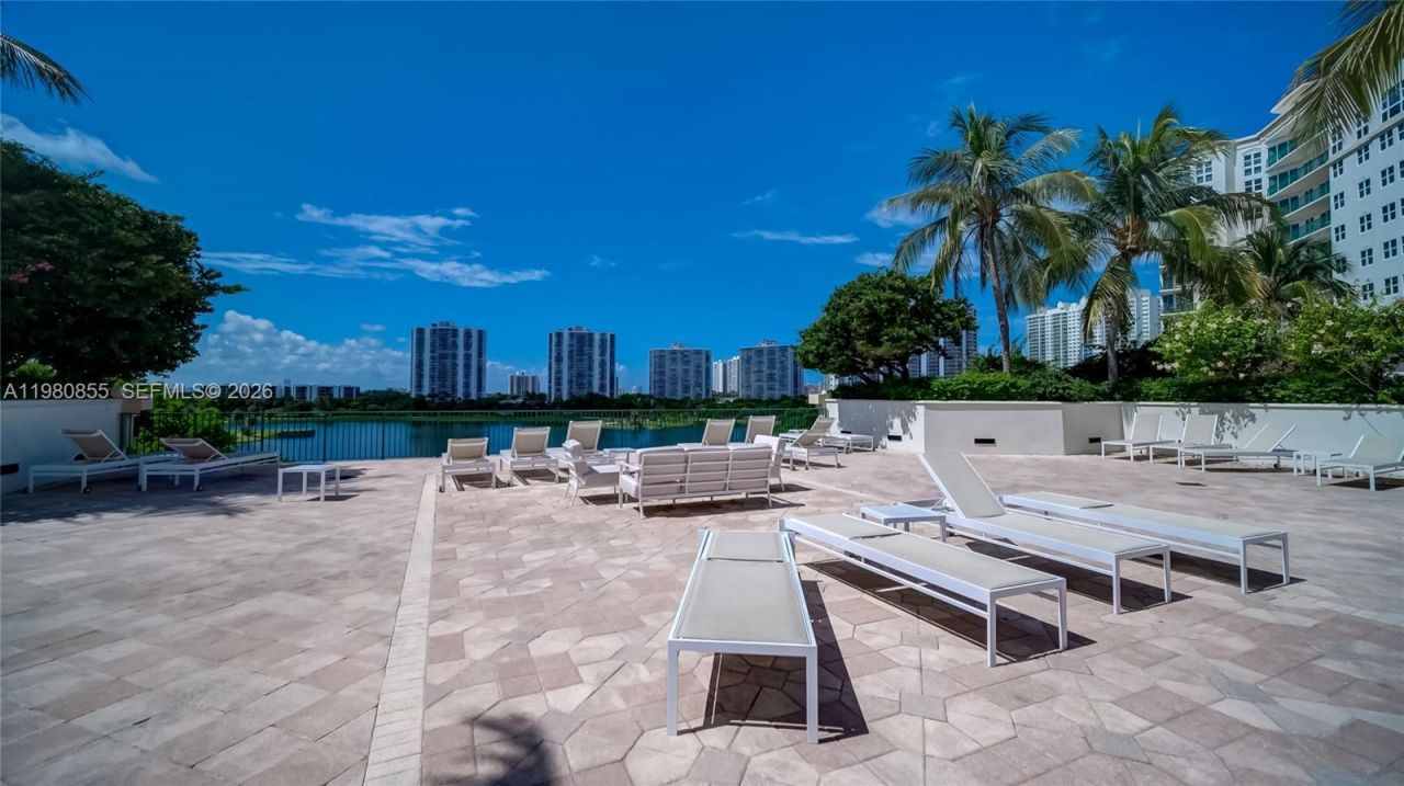 20000 E Country Club Dr , Unit 512, Aventura, FL 33180 Photo