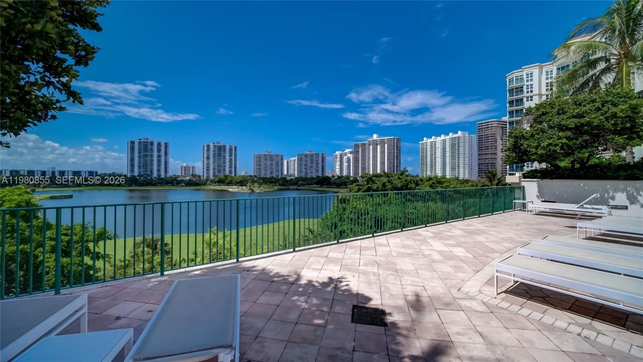 20000 E Country Club Dr , Unit 512, Aventura, FL 33180 Photo