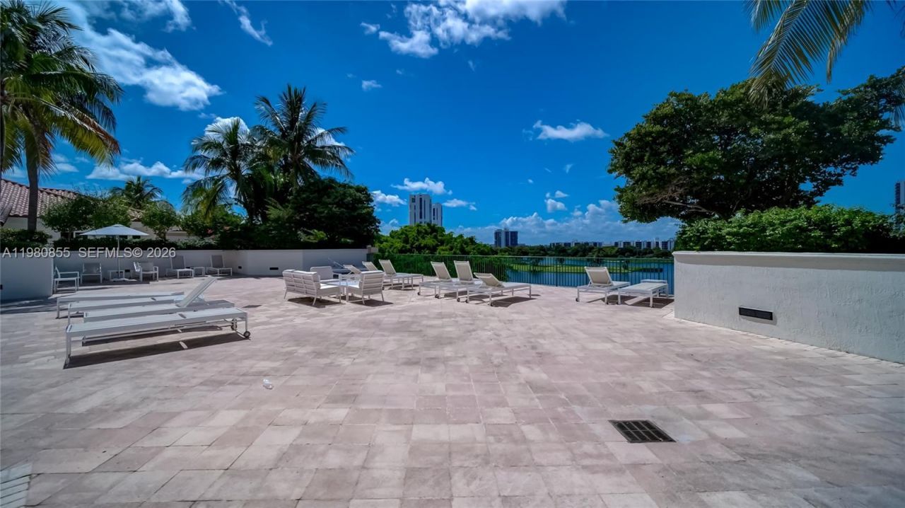 20000 E Country Club Dr , Unit 512, Aventura, FL 33180 Photo