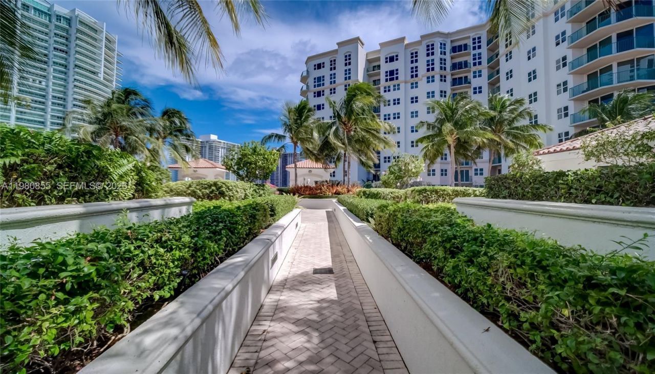 20000 E Country Club Dr , Unit 512, Aventura, FL 33180 Photo