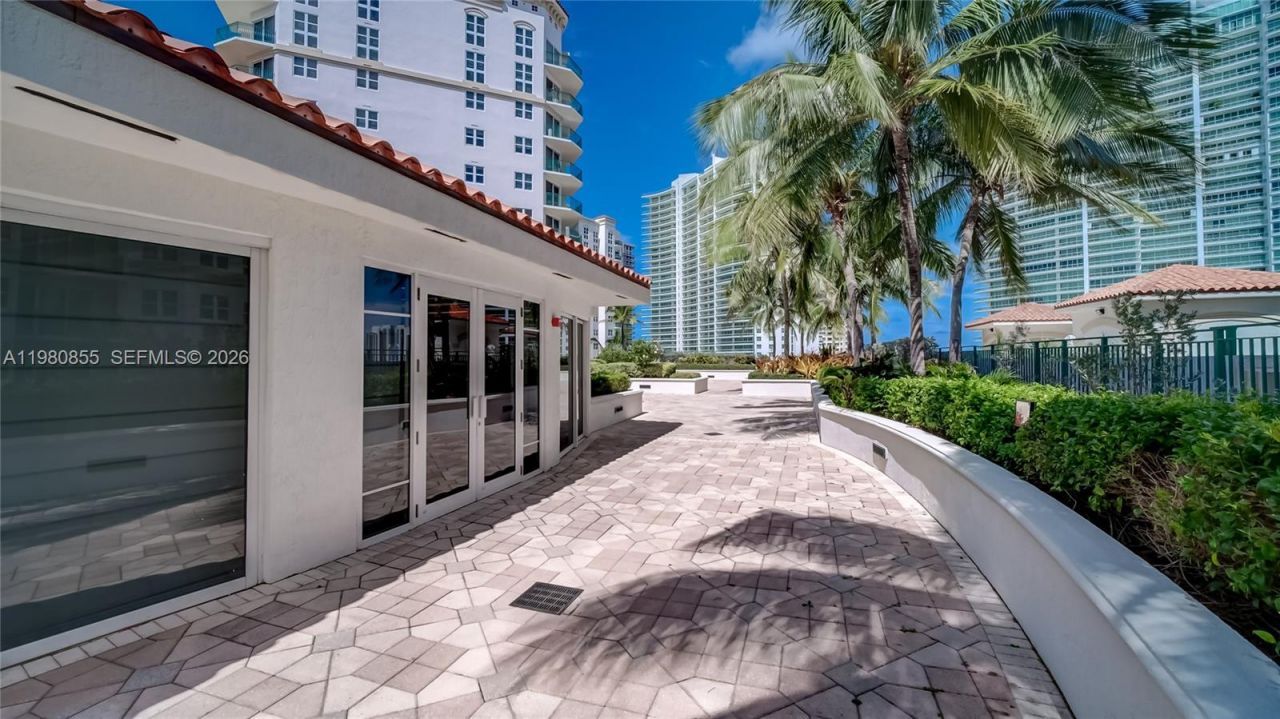 20000 E Country Club Dr , Unit 512, Aventura, FL 33180 Photo