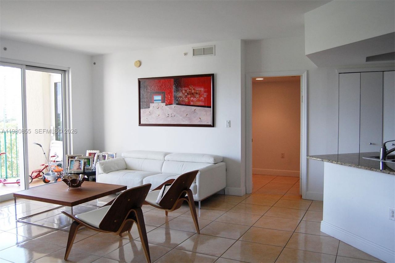 20000 E Country Club Dr , Unit 512, Aventura, FL 33180 Photo