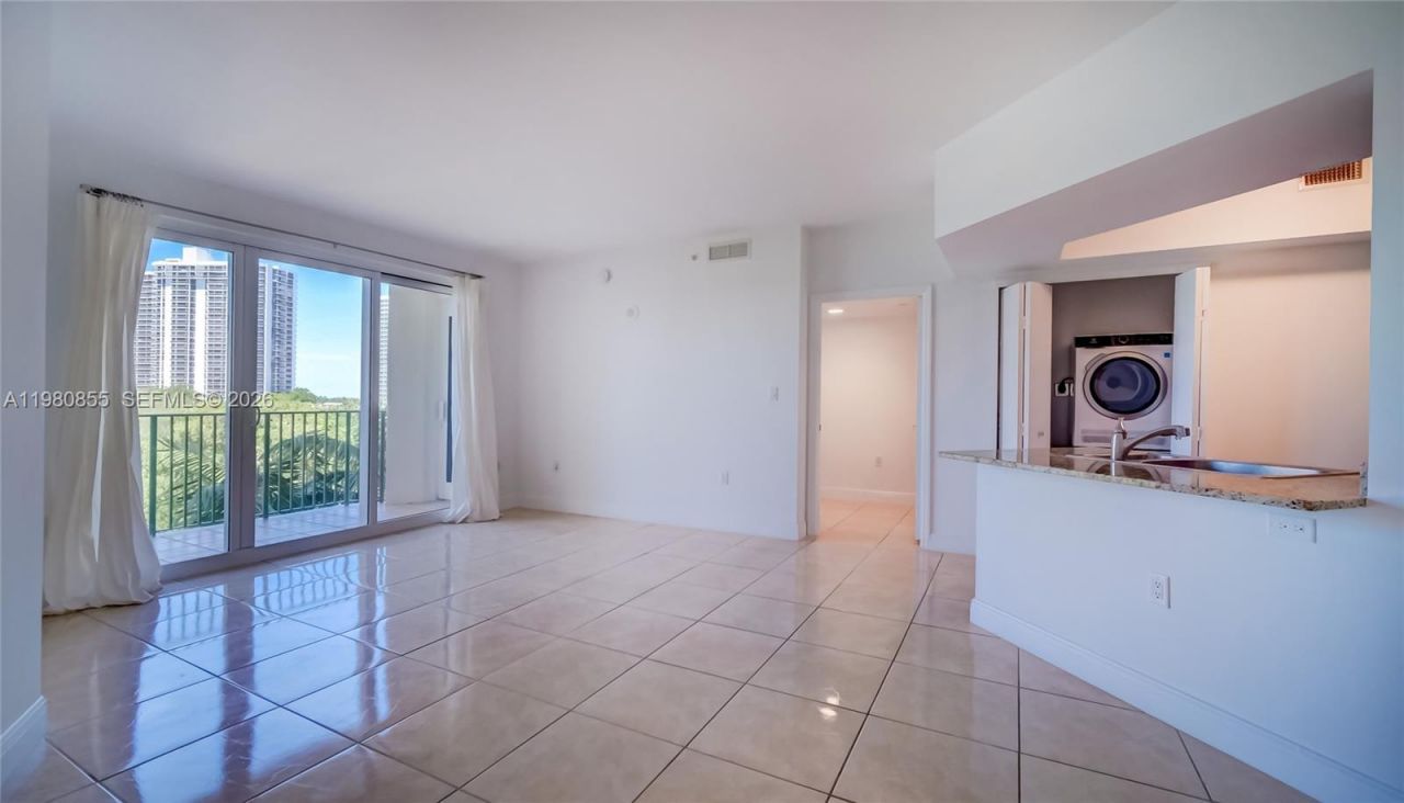 20000 E Country Club Dr , Unit 512, Aventura, FL 33180 Photo