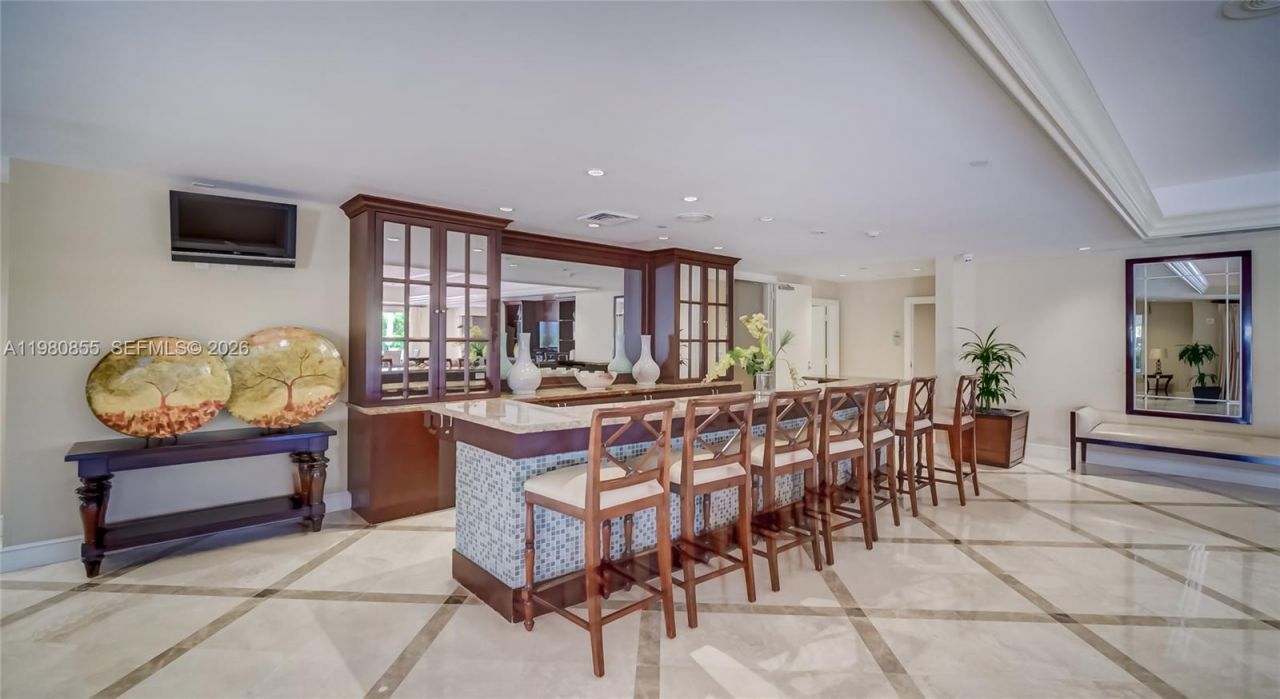 20000 E Country Club Dr , Unit 512, Aventura, FL 33180 Photo