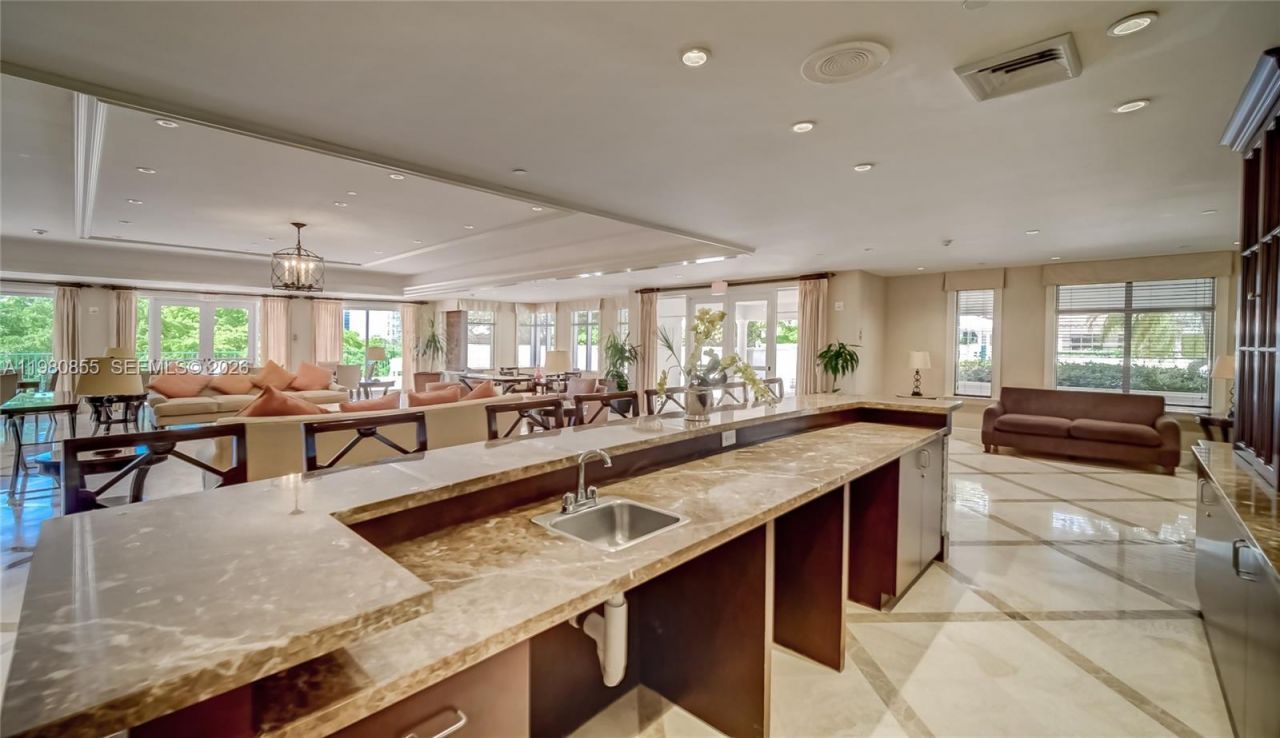 20000 E Country Club Dr , Unit 512, Aventura, FL 33180 Photo