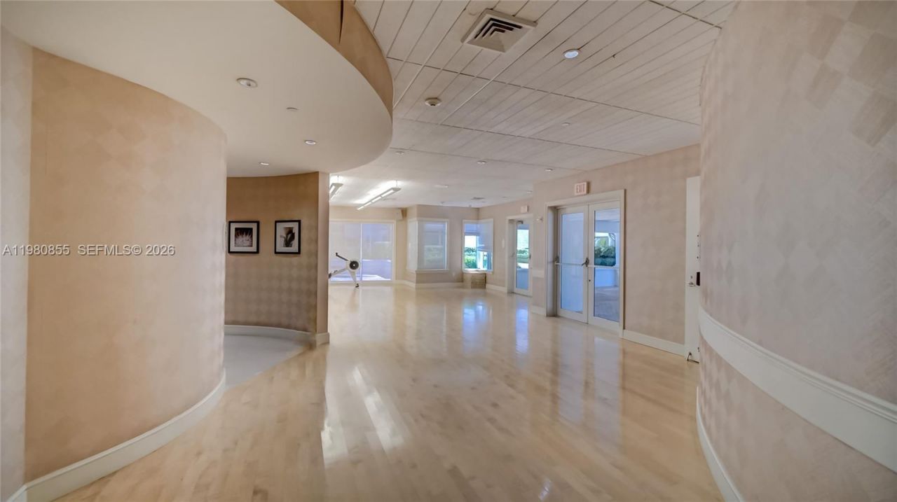 20000 E Country Club Dr , Unit 512, Aventura, FL 33180 Photo