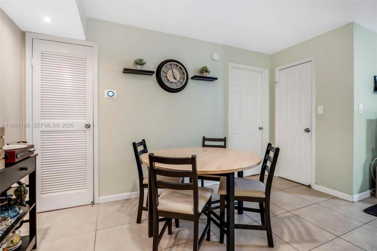875 Riverside Dr, Unit 712, Coral Springs, FL 33071 Photo
