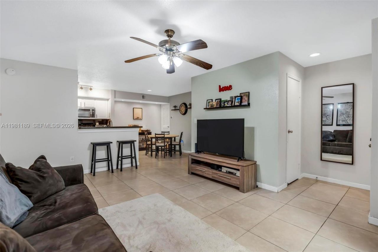 875 Riverside Dr, Unit 712, Coral Springs, FL 33071 Photo