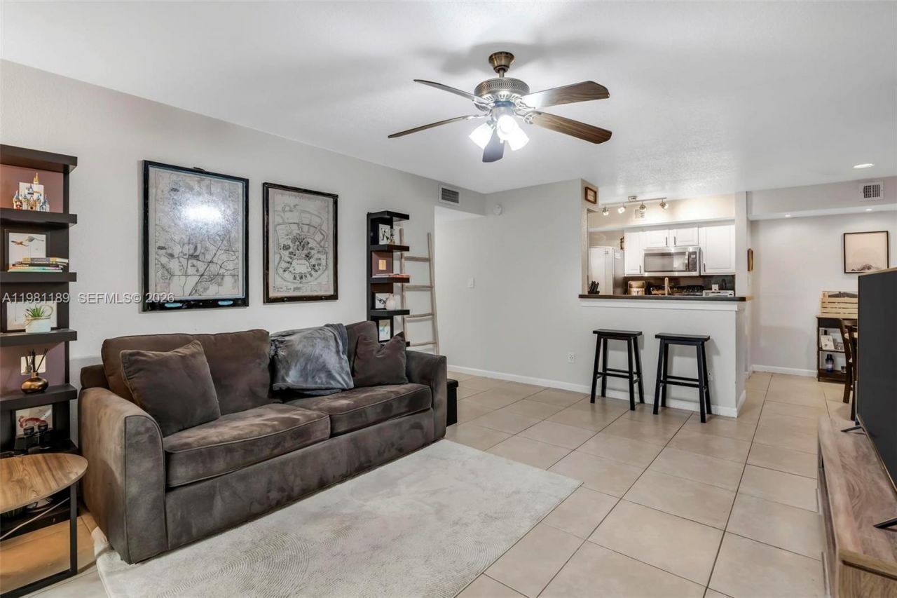 875 Riverside Dr, Unit 712, Coral Springs, FL 33071 Photo