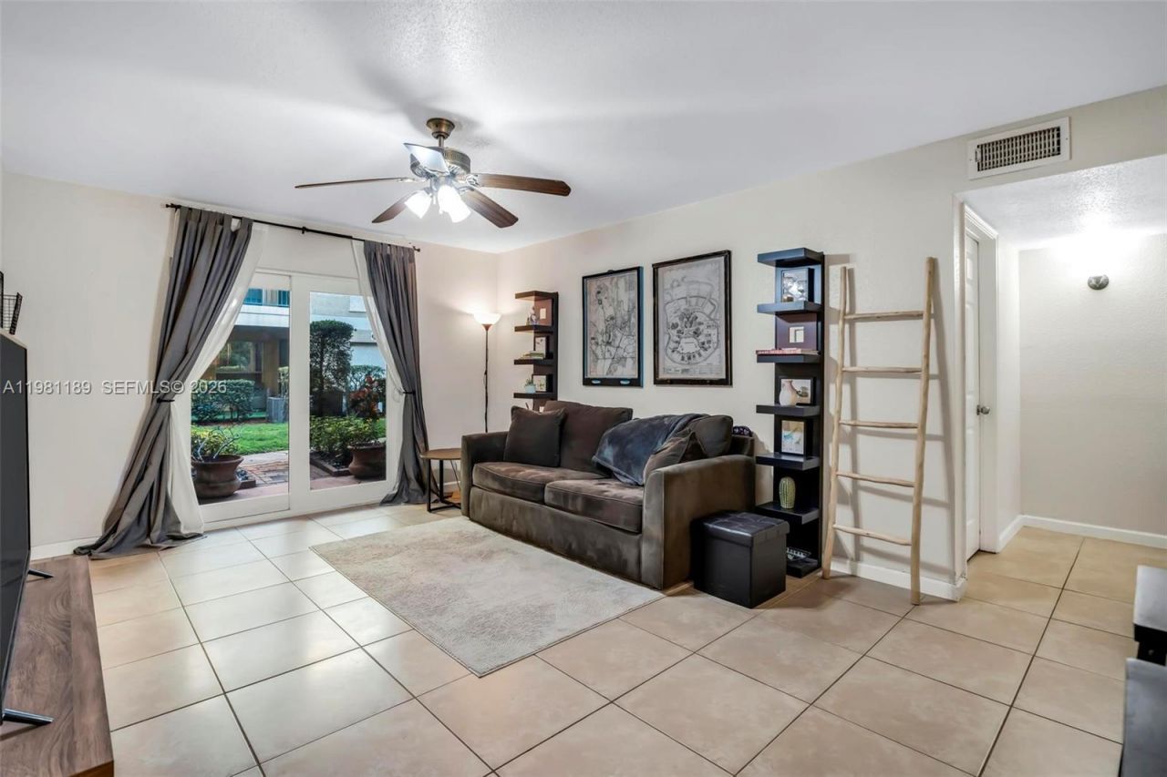 875 Riverside Dr, Unit 712, Coral Springs, FL 33071 Photo