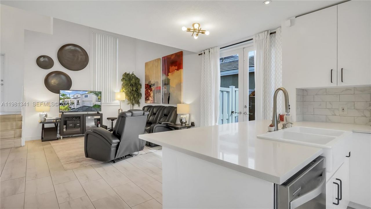 9913 NW 2nd St , Plantation, FL 33324 Photo