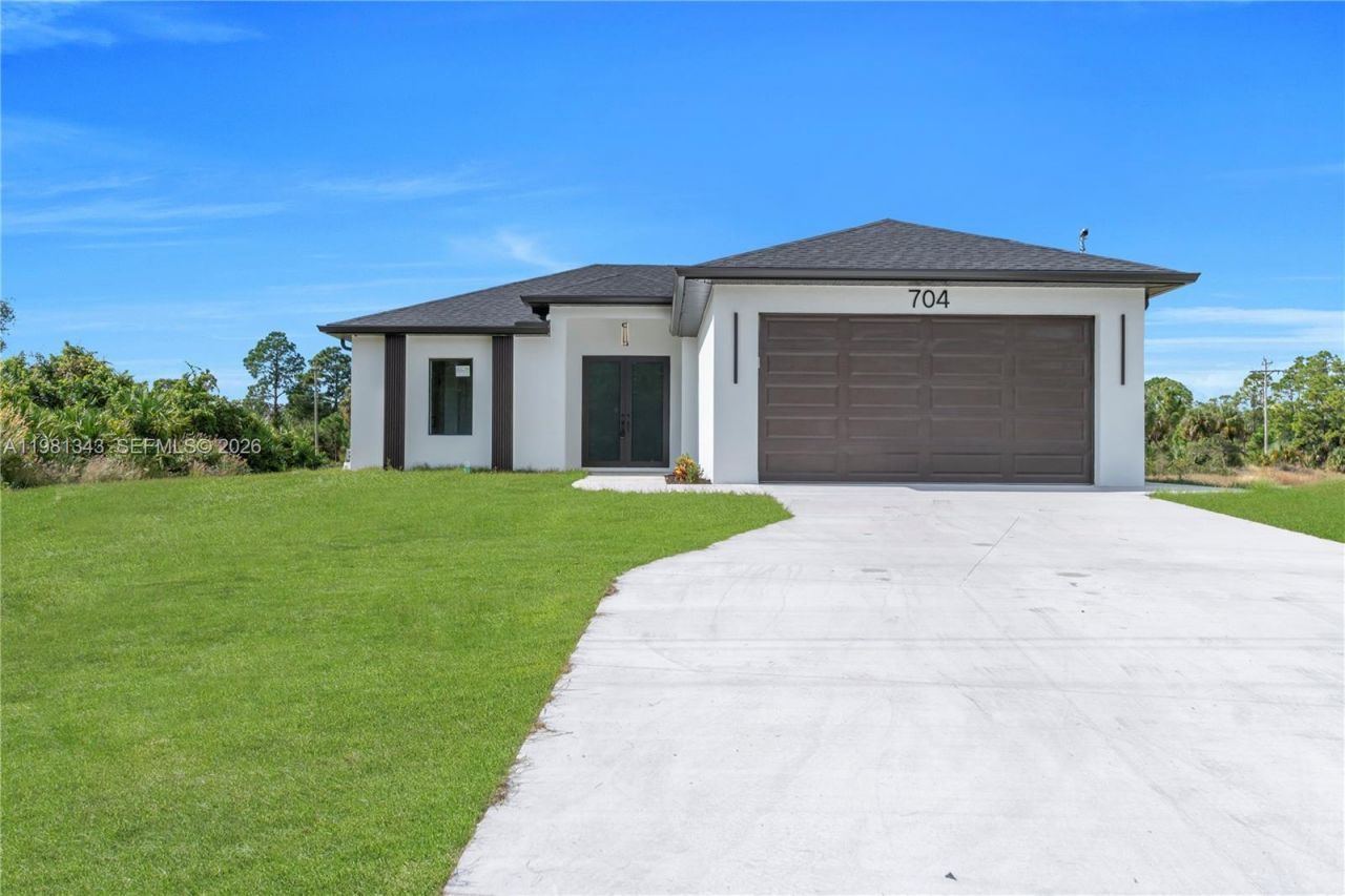 704 Holmes Ave, Lehigh Acres, FL 33974 Photo