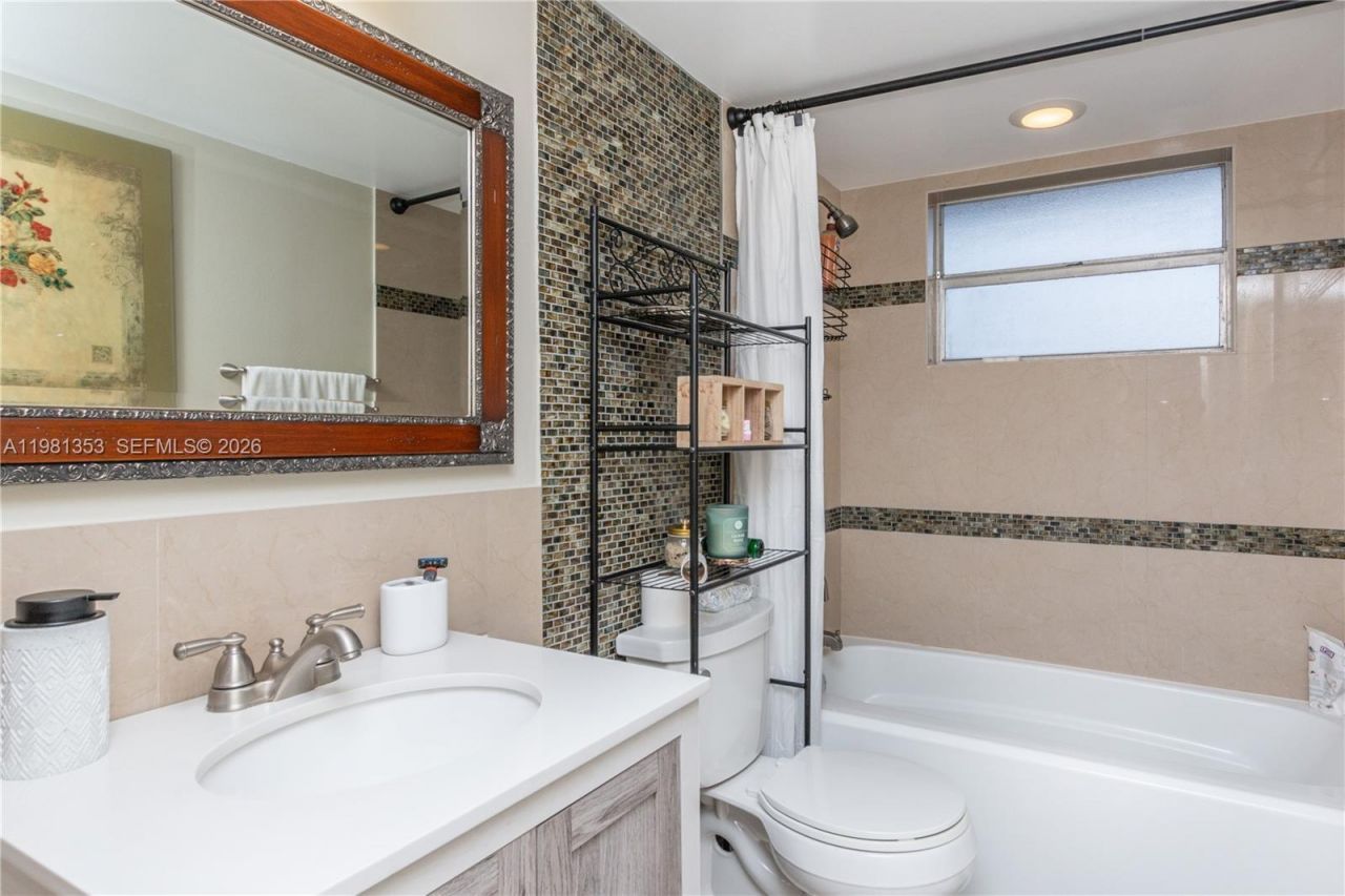 1750 NE 191st St , Unit 827-4, Miami, FL 33179 Photo