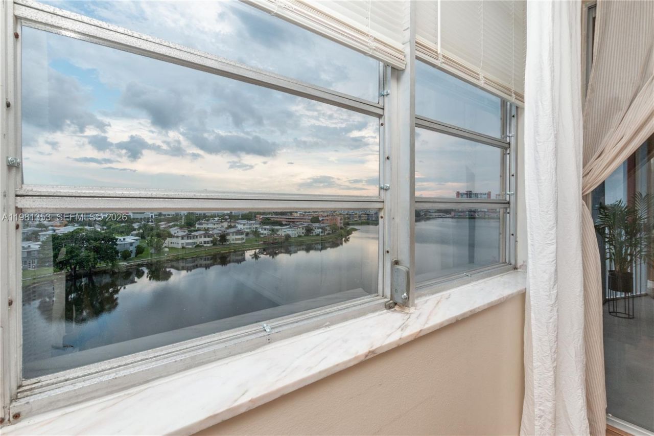 1750 NE 191st St , Unit 827-4, Miami, FL 33179 Photo