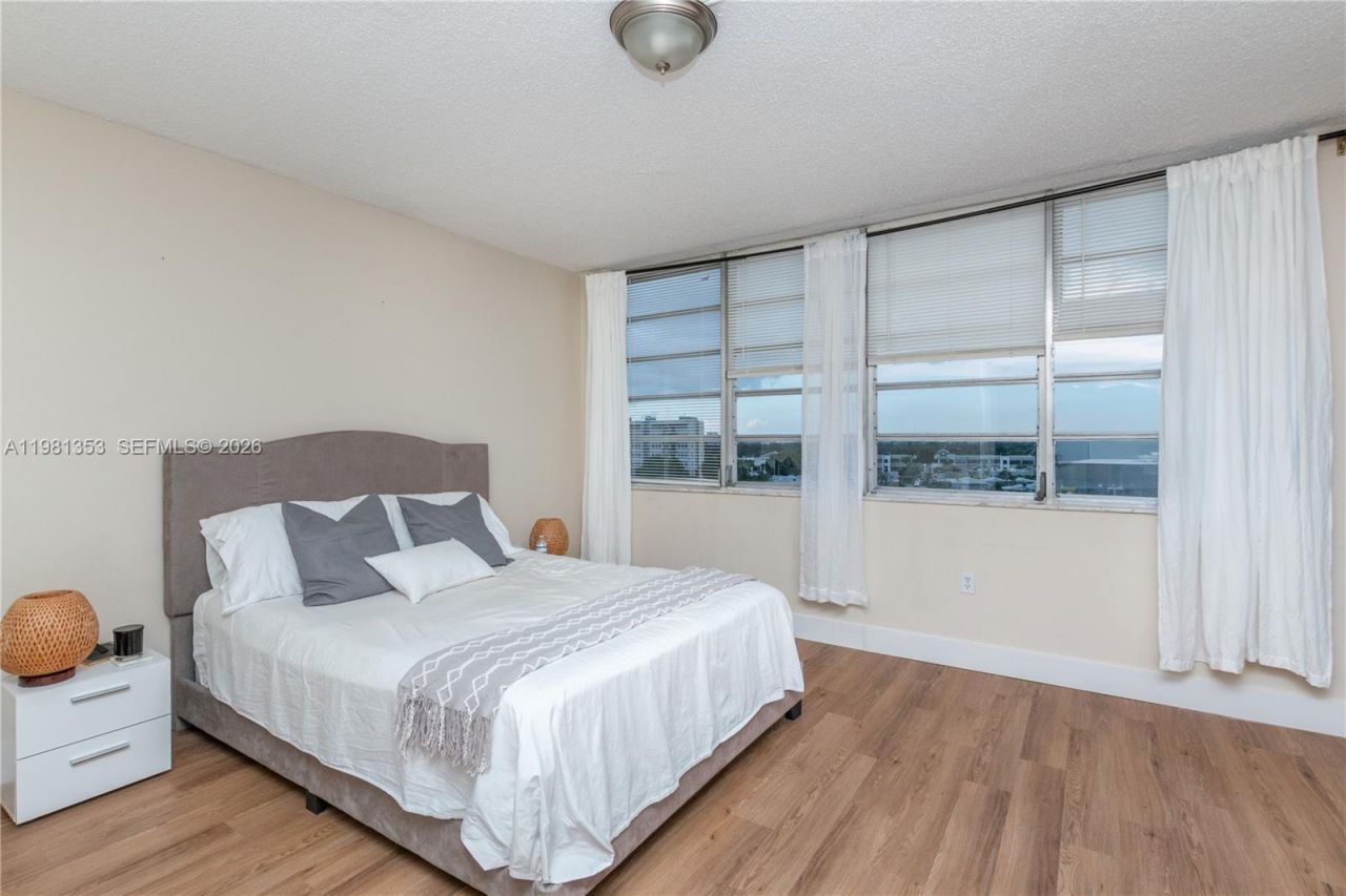 1750 NE 191st St , Unit 827-4, Miami, FL 33179 Photo