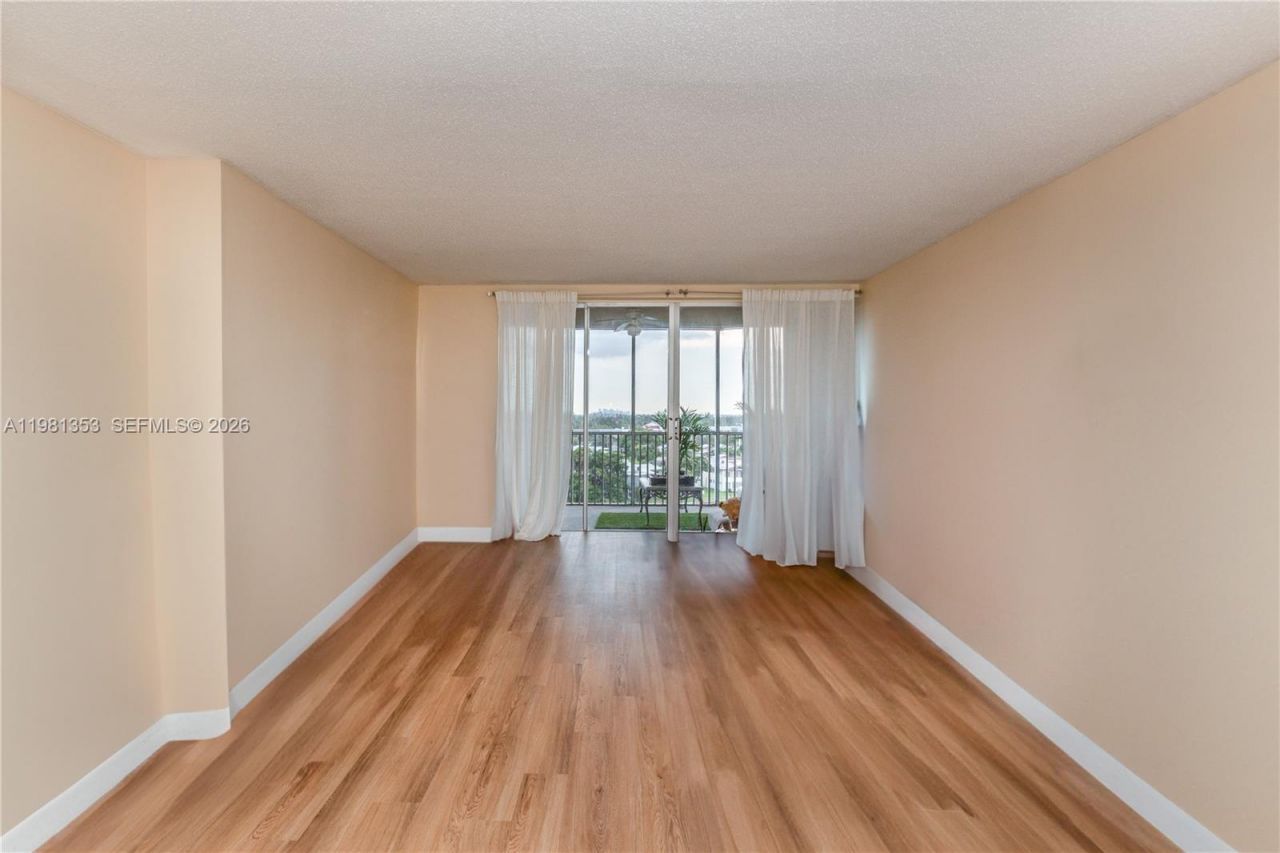 1750 NE 191st St , Unit 827-4, Miami, FL 33179 Photo