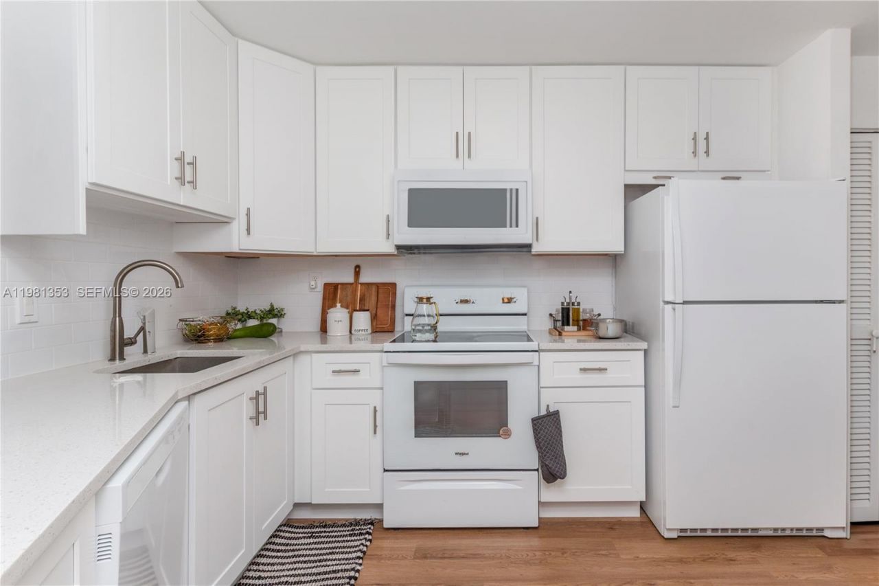 1750 NE 191st St , Unit 827-4, Miami, FL 33179 Photo