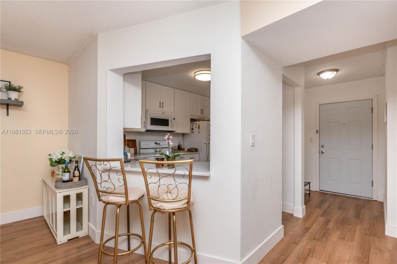 1750 NE 191st St , Unit 827-4, Miami, FL 33179 Photo