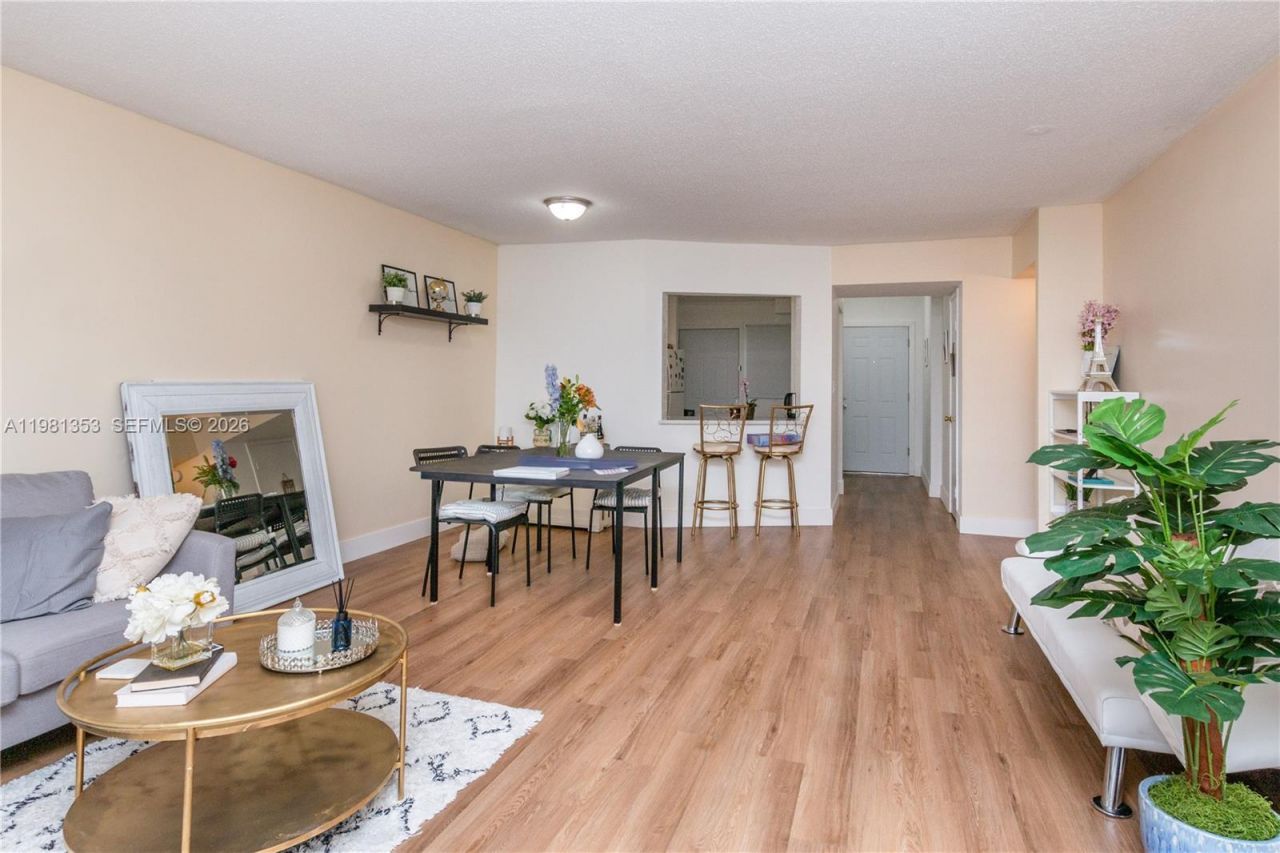 1750 NE 191st St , Unit 827-4, Miami, FL 33179 Photo