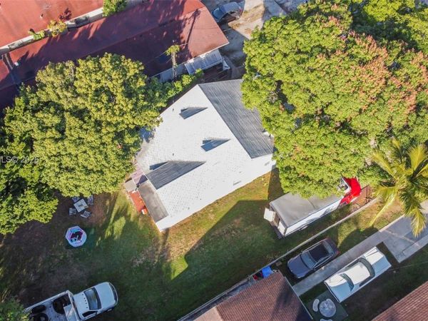 2142 NW 33rd St , Miami, FL 33142
