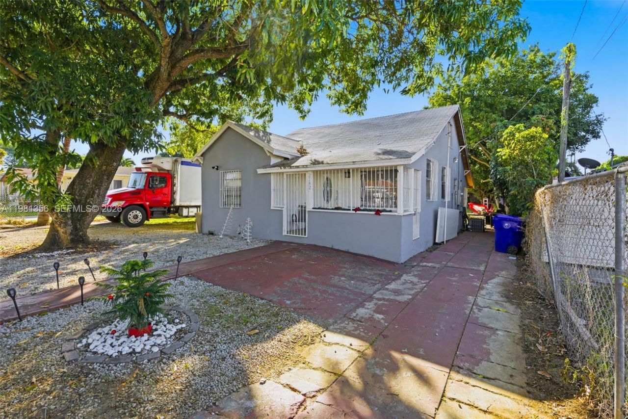 2142 NW 33rd St , Miami, FL 33142 Photo