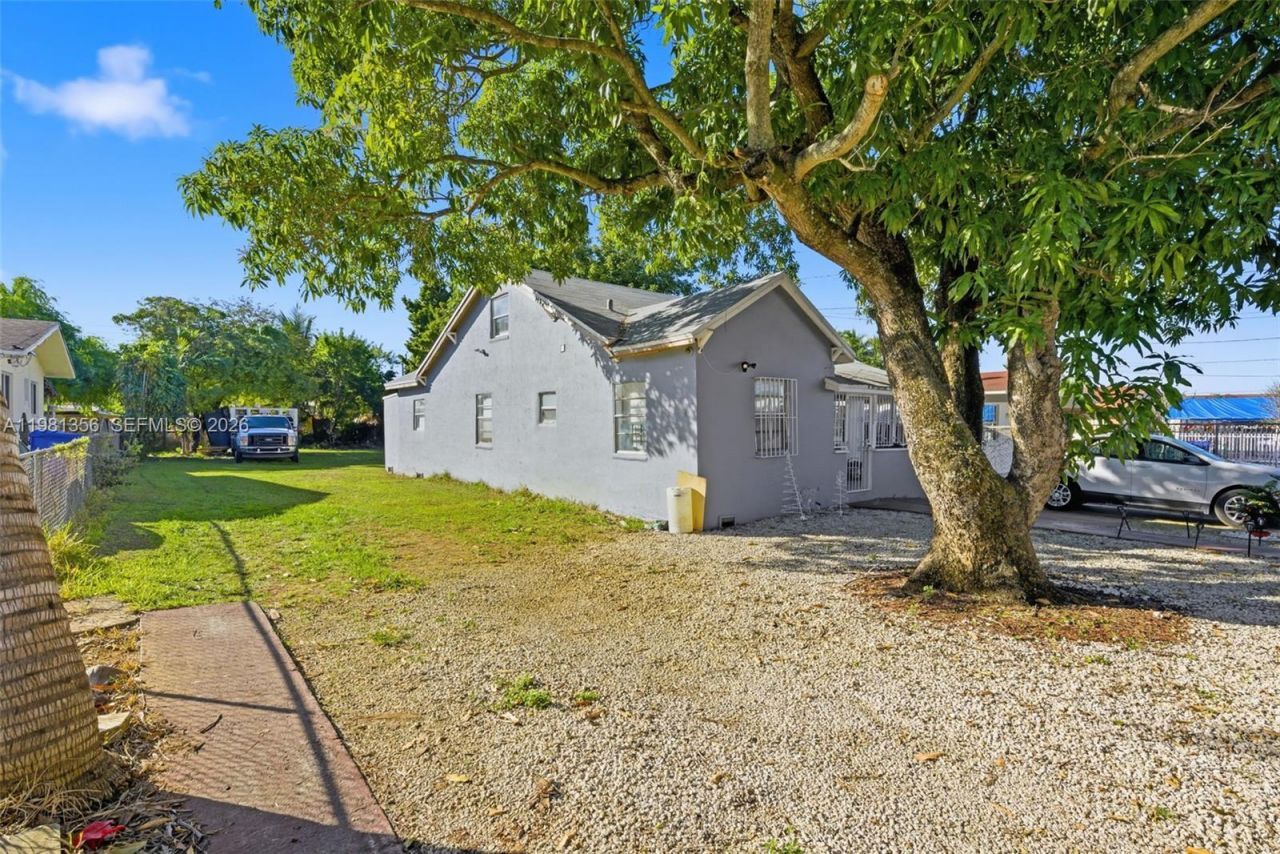 2142 NW 33rd St , Miami, FL 33142 Photo