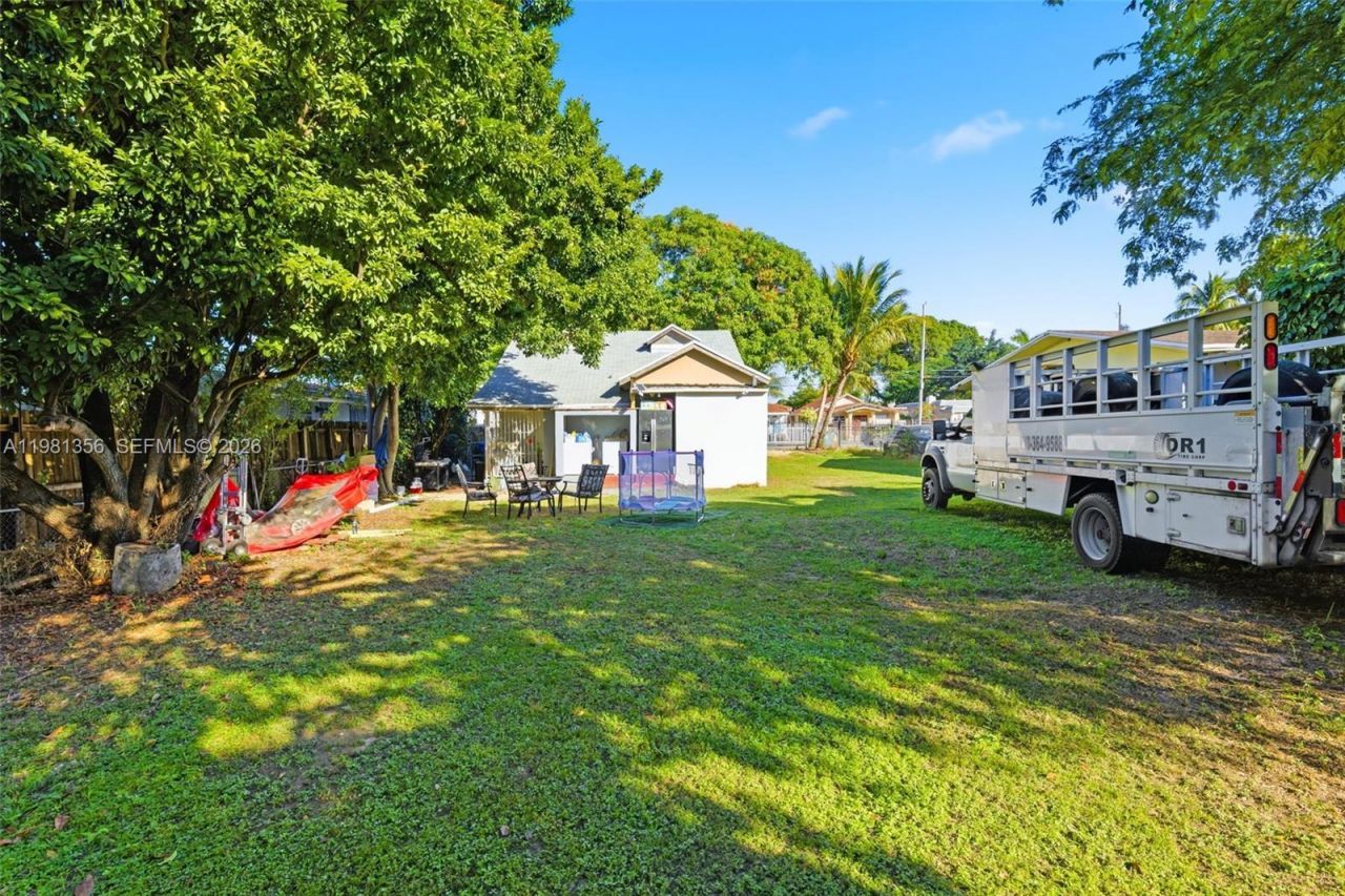 2142 NW 33rd St , Miami, FL 33142 Photo