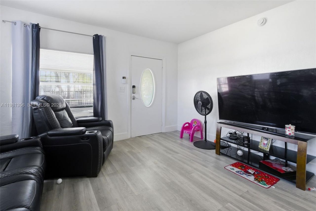 2142 NW 33rd St , Miami, FL 33142 Photo