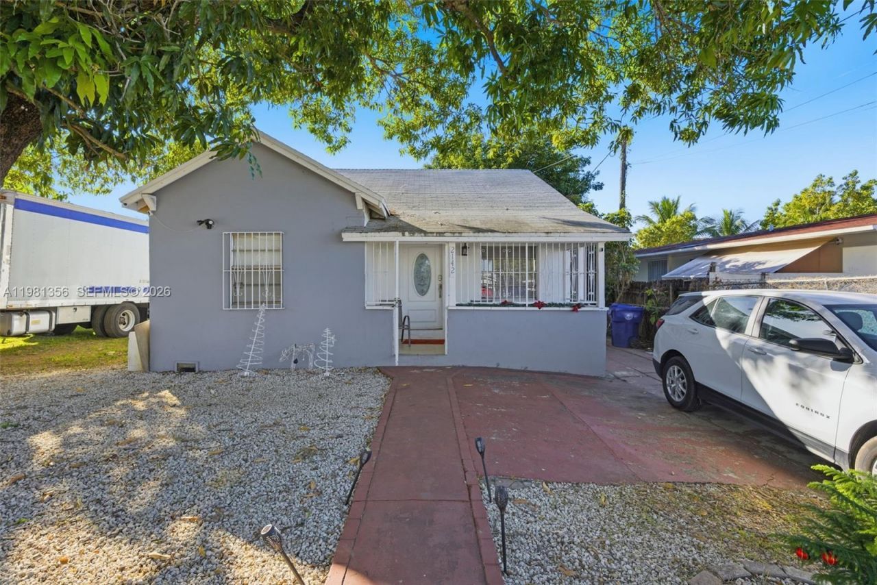 2142 NW 33rd St , Miami, FL 33142 Photo