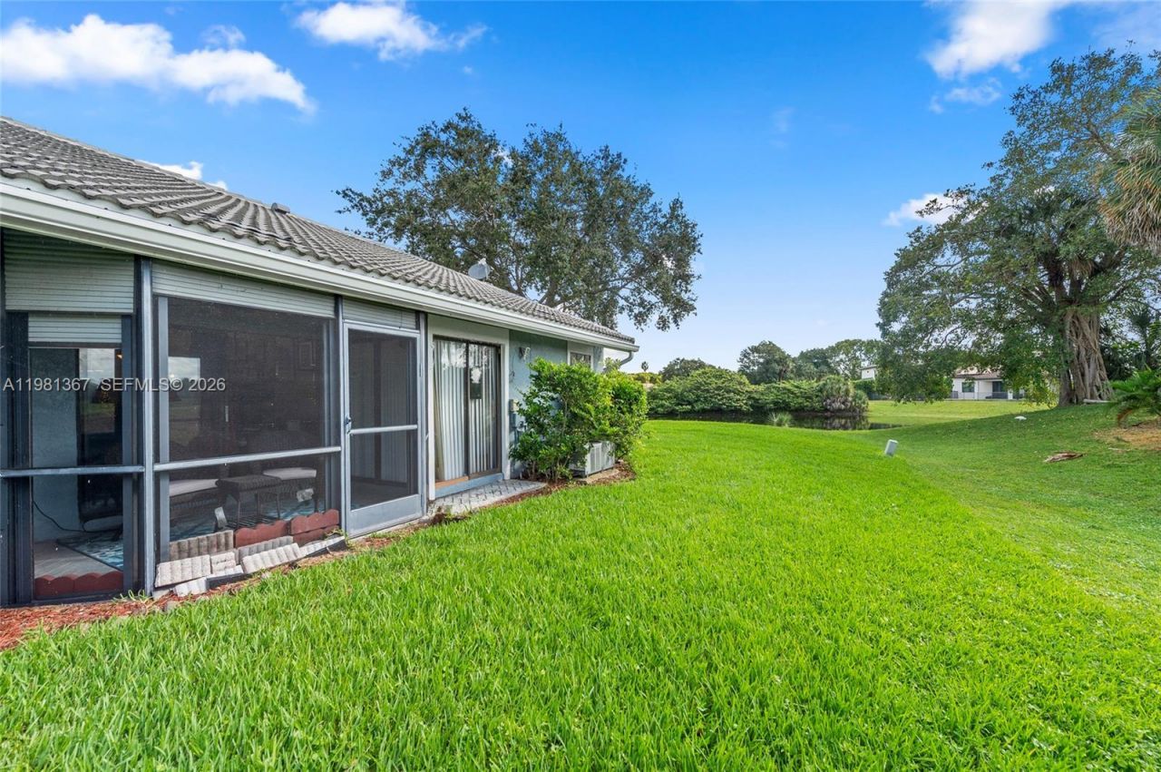 8220 Waterford Ln , Tamarac, FL 33321 Photo