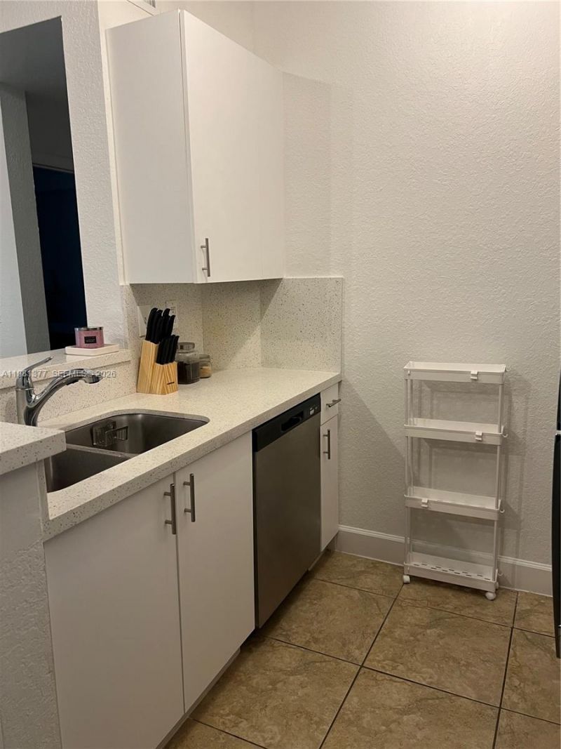 6001 SW 70th St , Unit 318, South Miami, FL 33143 Photo