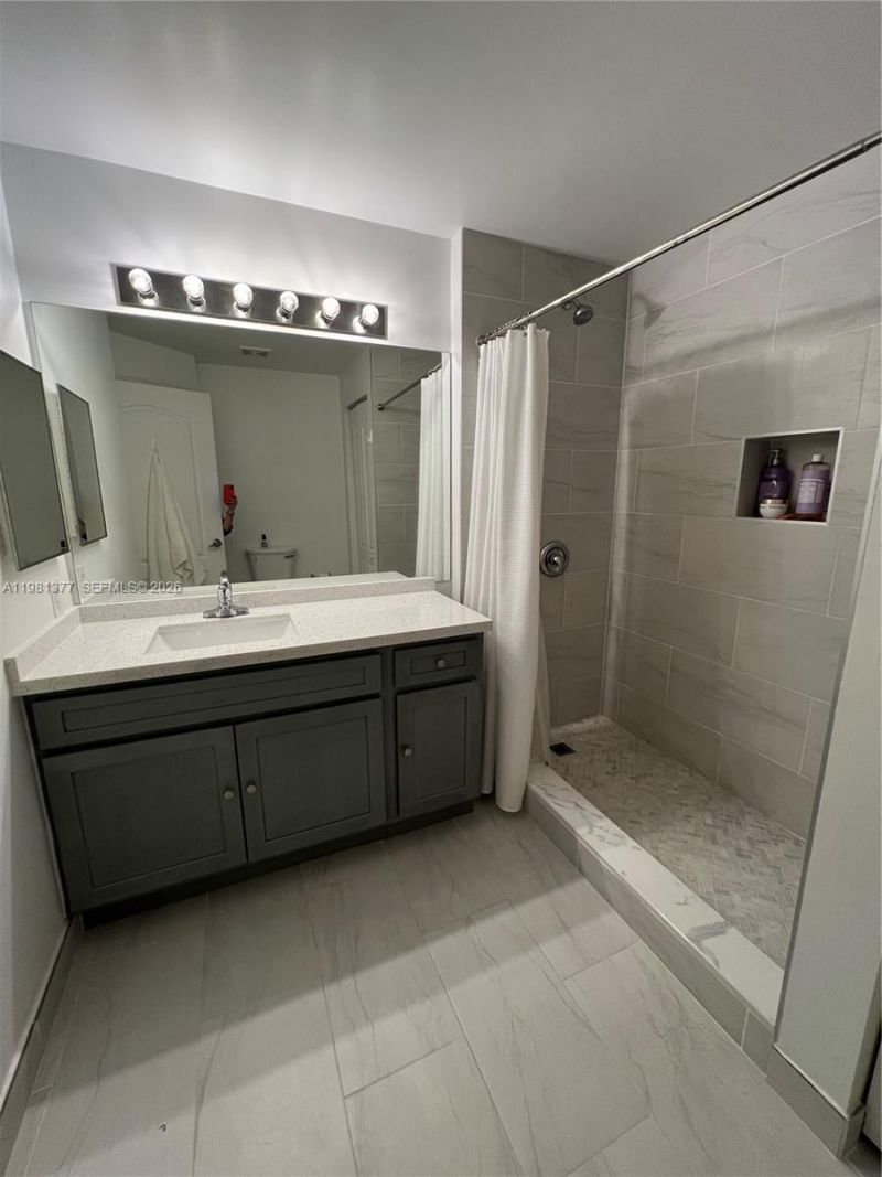 6001 SW 70th St , Unit 318, South Miami, FL 33143 Photo