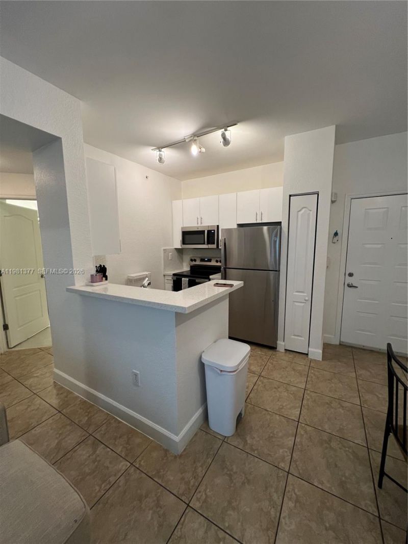 6001 SW 70th St , Unit 318, South Miami, FL 33143 Photo