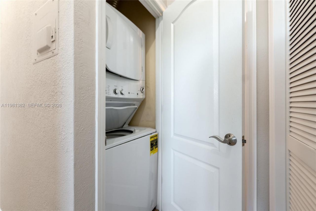 2225 NE 123rd St , Unit 215, North Miami, FL 33181 Photo