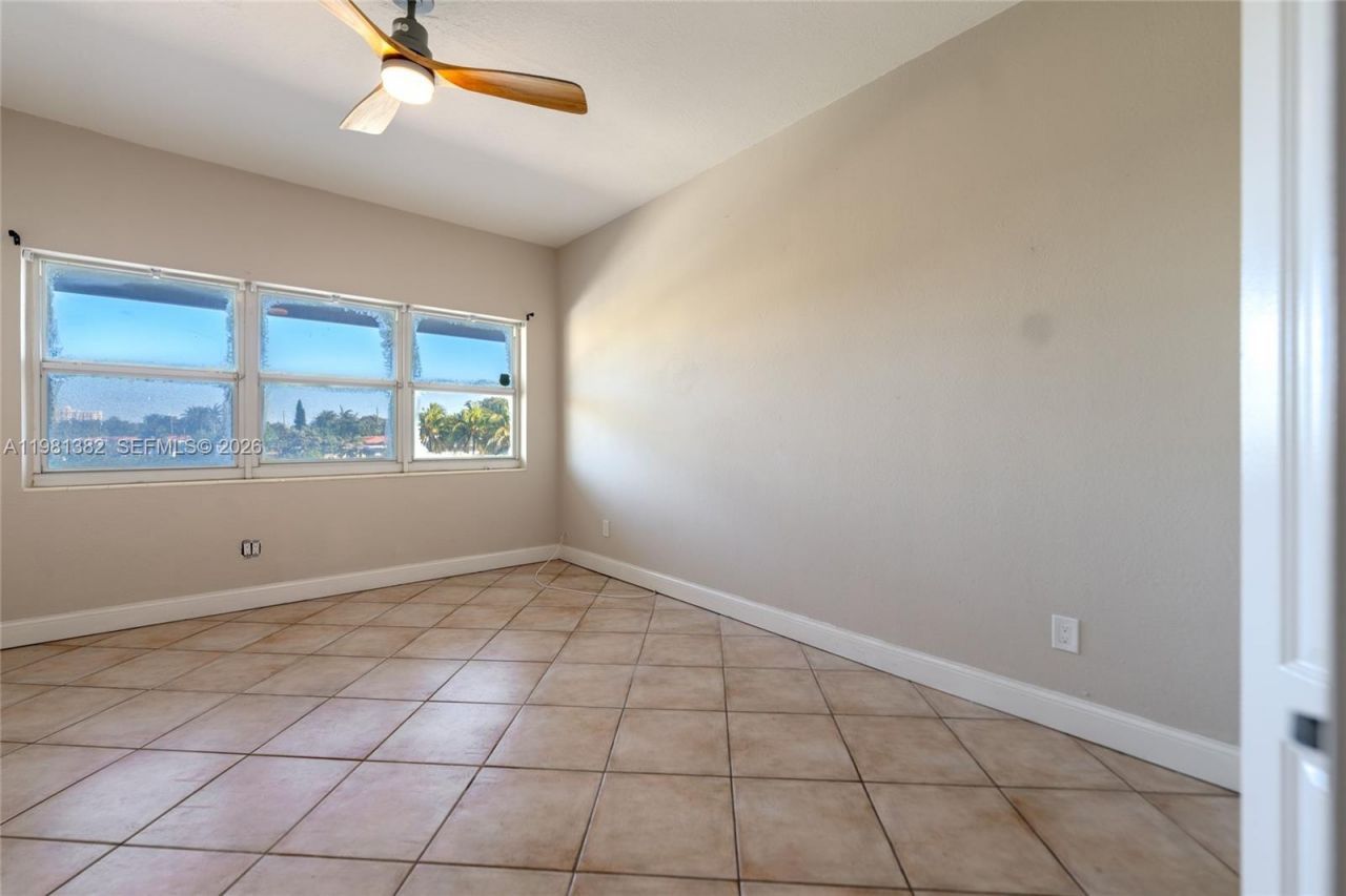 2225 NE 123rd St , Unit 215, North Miami, FL 33181 Photo