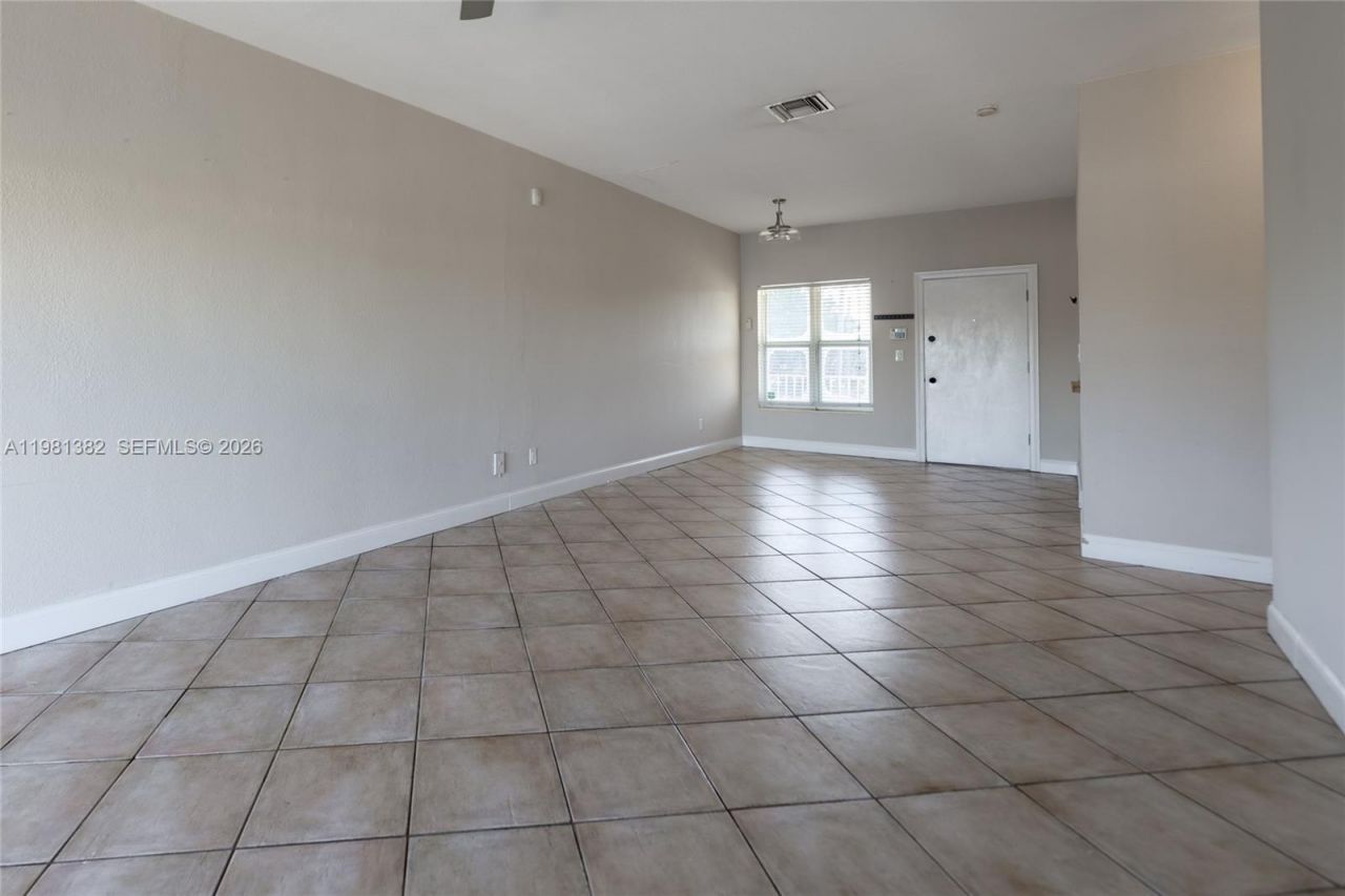 2225 NE 123rd St , Unit 215, North Miami, FL 33181 Photo