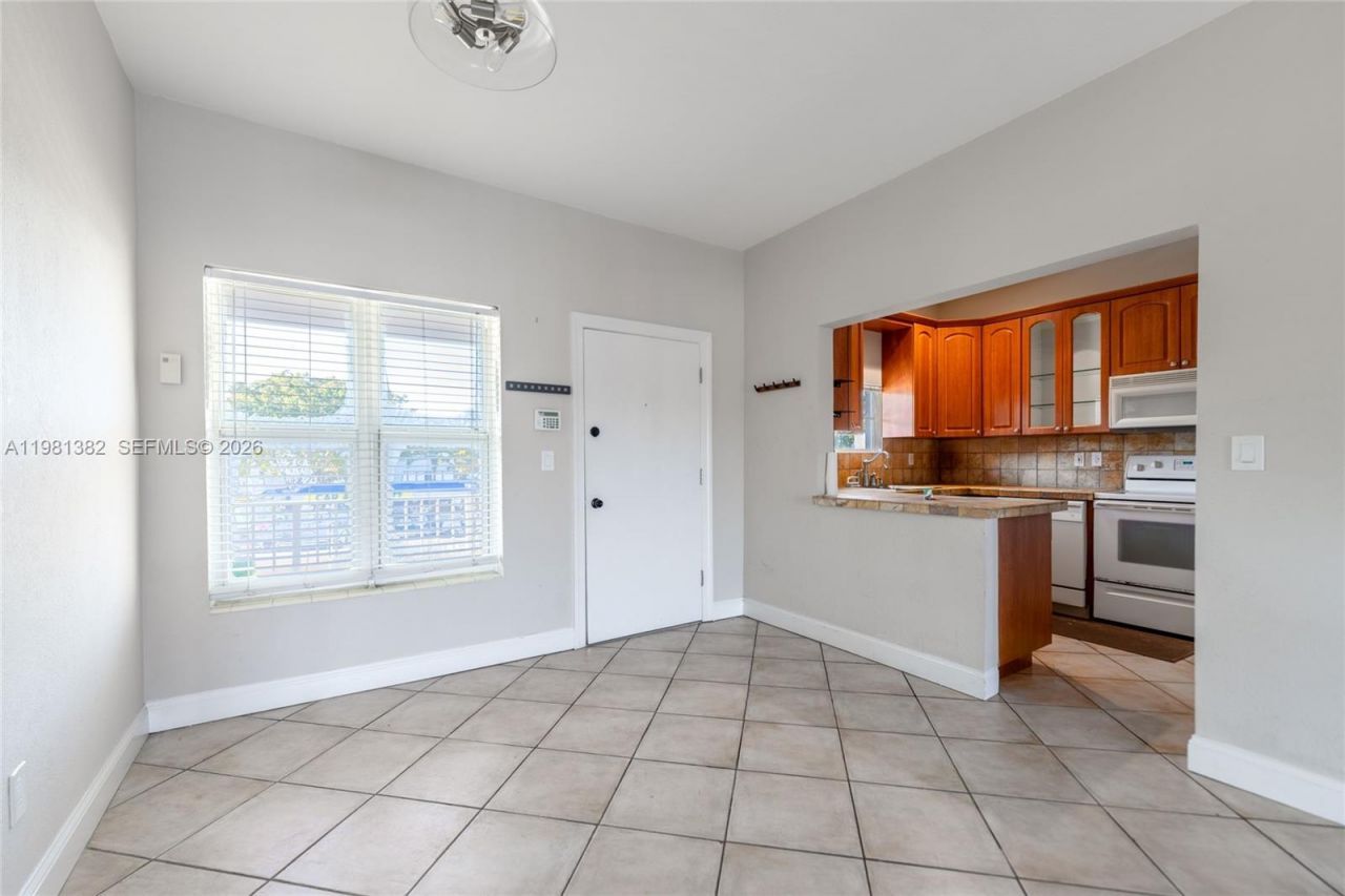 2225 NE 123rd St , Unit 215, North Miami, FL 33181 Photo