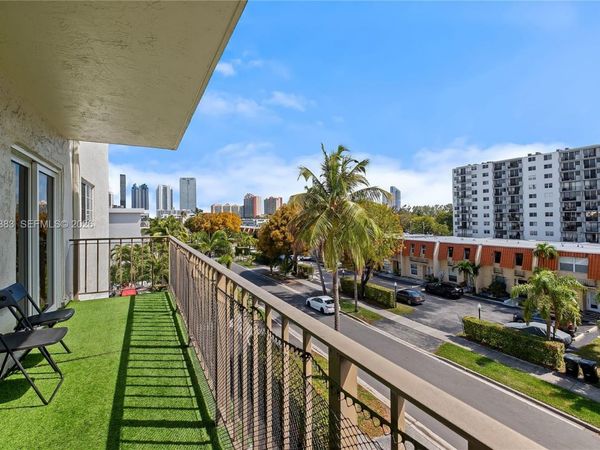 3665 NE 167th St, Unit 409, North Miami Beach, FL 33160