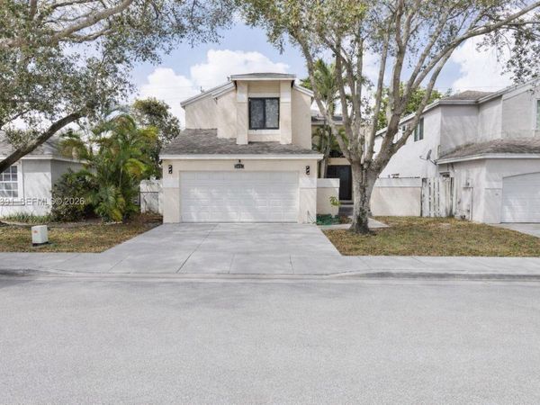 2836 W River Run Cir W , Miramar, FL 33025
