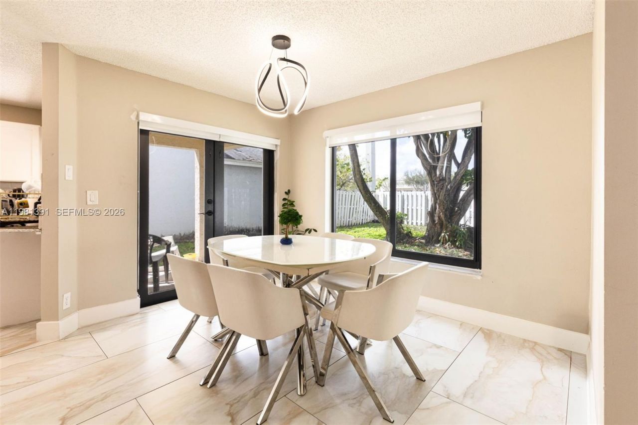 2836 W River Run Cir W , Miramar, FL 33025 Photo