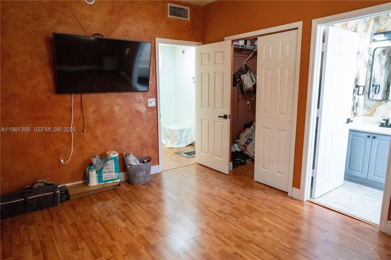 8520 NW 139th Ter, Unit 1607, Miami Lakes, FL 33016 Photo
